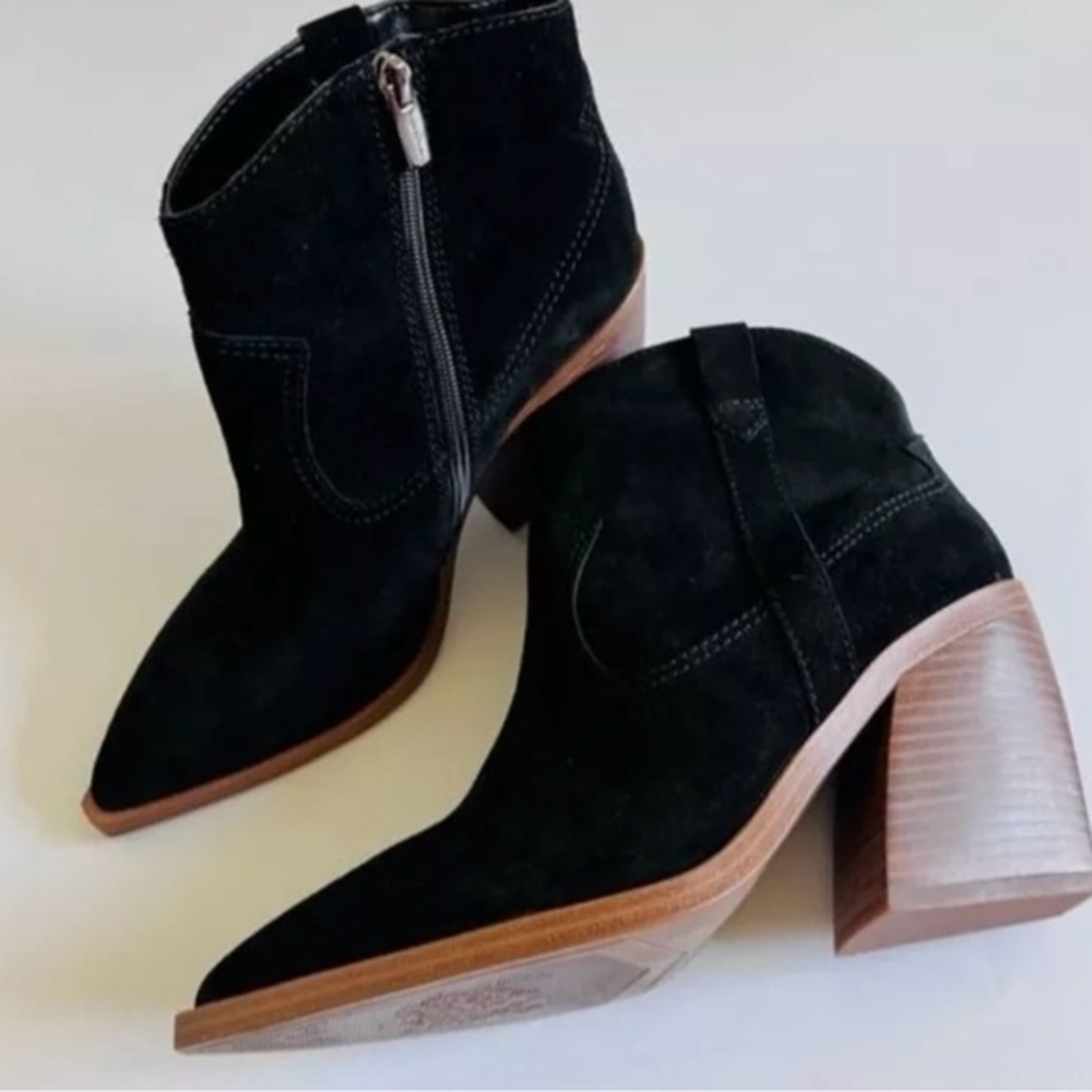 Vince Camuto Women’s Gredile suede ankle booties